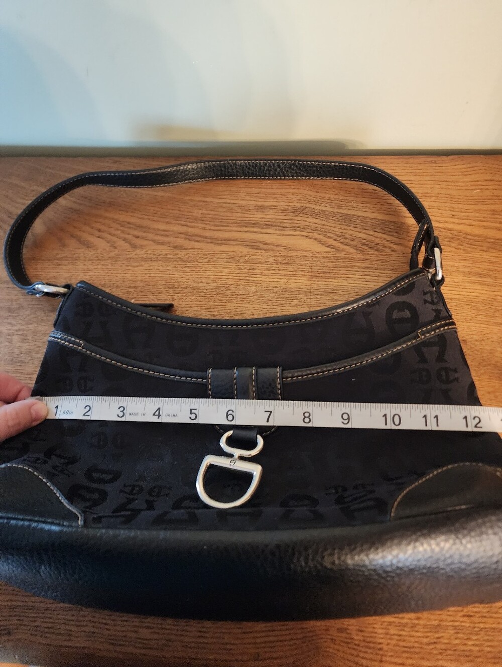 Etienne Aigner Shoulder Bag - Picture 10 of 11